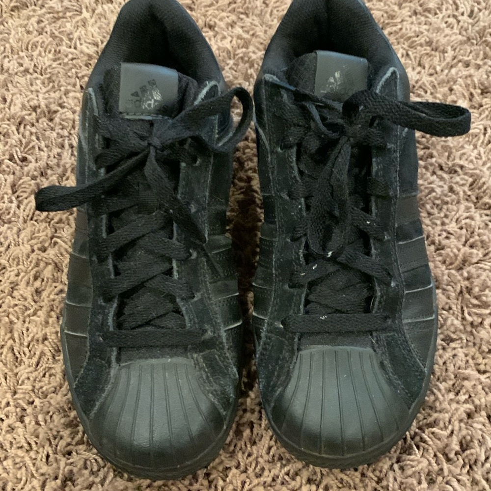 Adidas boys size 6 shell toe